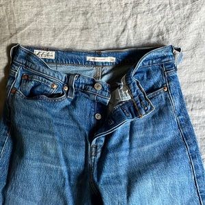 Womens levis wedgie straight Jeans size 28.